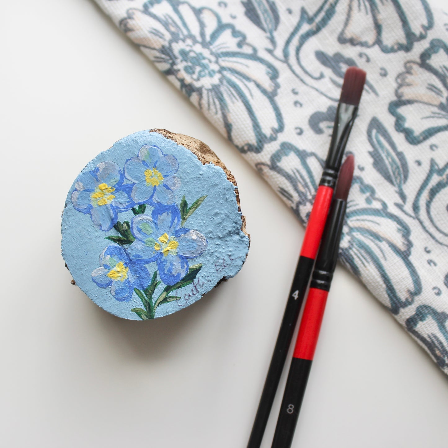Forget-Me-Not Flower Painting on Standing Wood Slice. Original Hand-Painted Art, Unique Shelf or Desk decoration