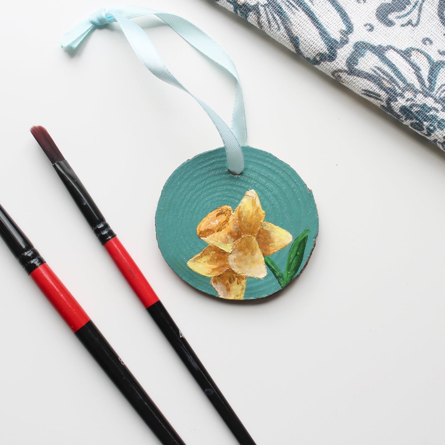 Original Welsh Daffodil Painting on Wood Slice, Hand-Painted Floral Art with Ribbon, Unique Welsh decoration