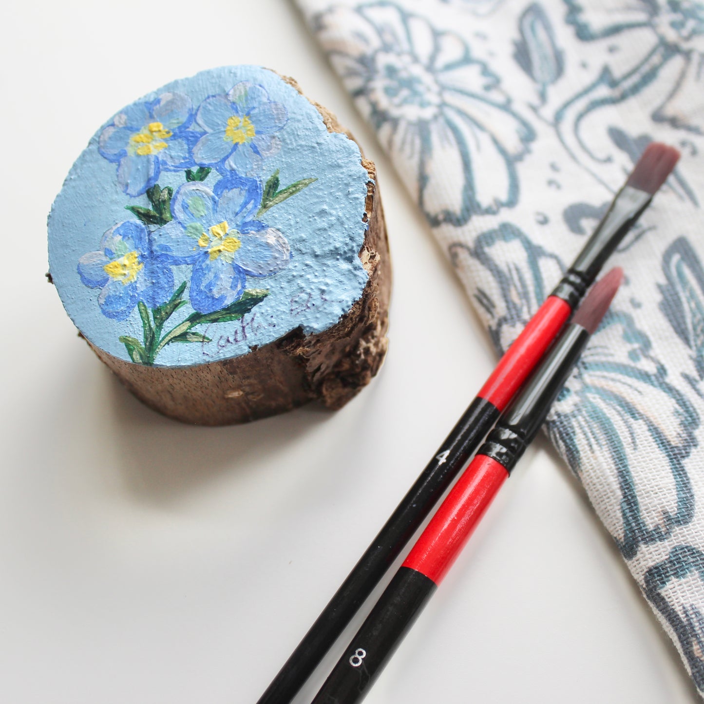 Forget-Me-Not Flower Painting on Standing Wood Slice. Original Hand-Painted Art, Unique Shelf or Desk decoration