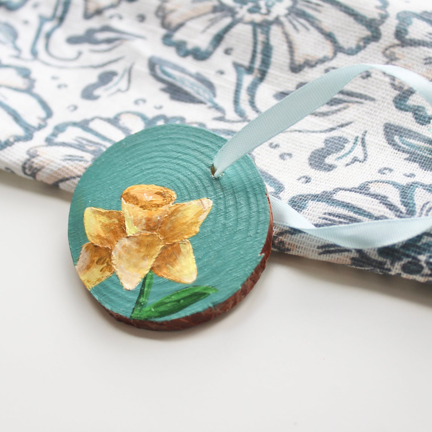 Original Welsh Daffodil Painting on Wood Slice, Hand-Painted Floral Art with Ribbon, Unique Welsh decoration