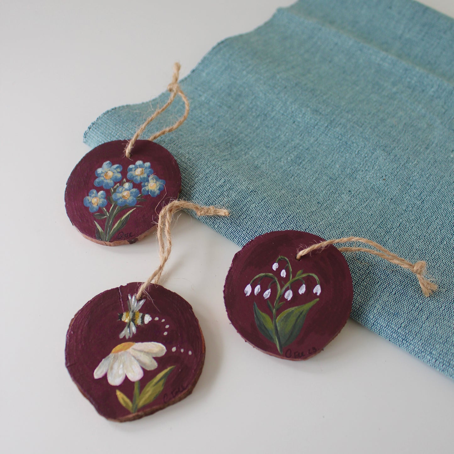 Small Wooden Forget Me Not Flowers Hanging ornament, floral wood slice painting.