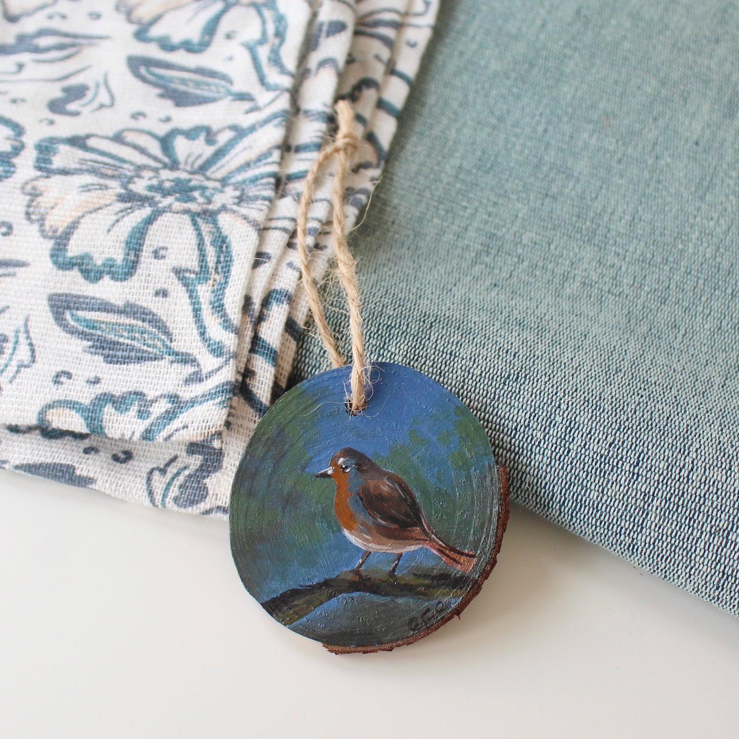 Charming Robin Christmas Ornament - Hand-Painted on Wood Slice.