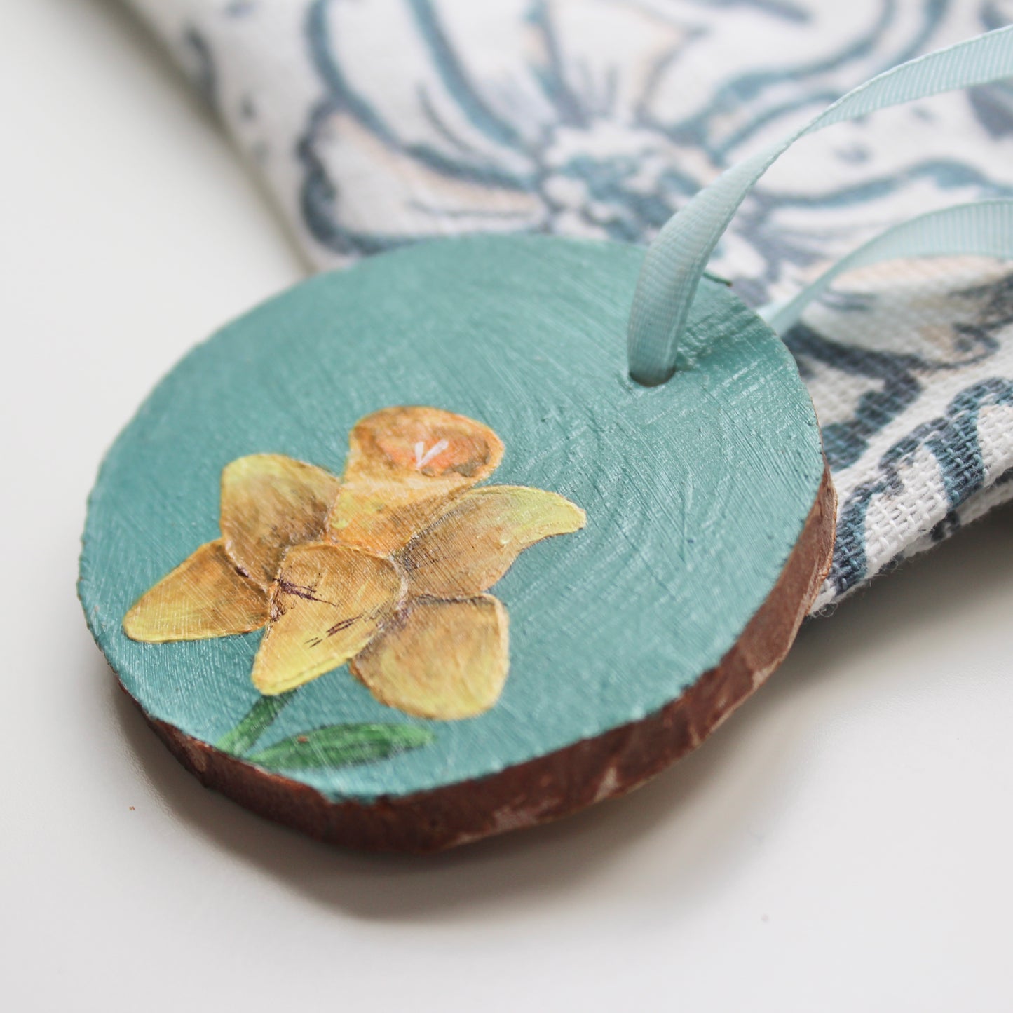 Welsh Daffodil Painting on Wood Slice with Ribbon, Handmade Original Art, Perfect Welsh Gift. Yellow floral woodslice.