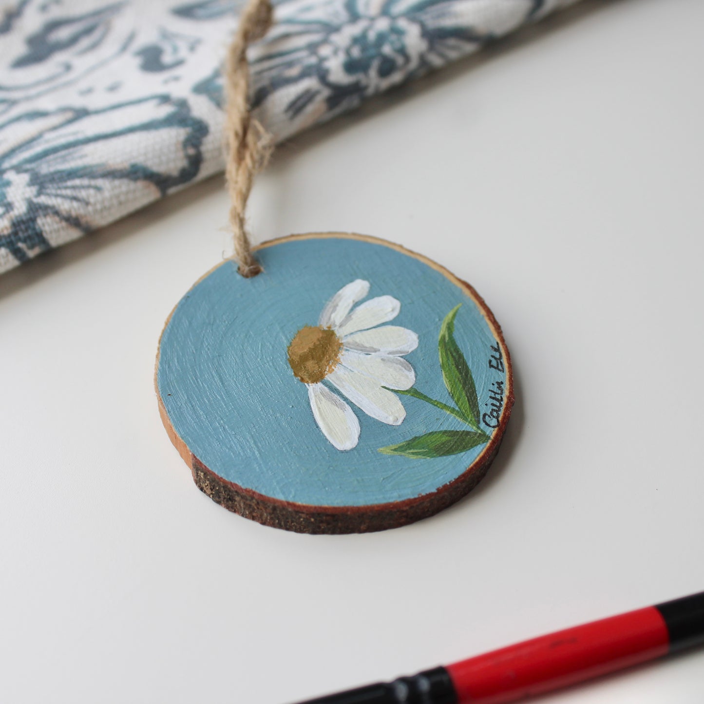 Rustic Daisy Painting on Wood Slice with Twine, Hand-Painted Original Art, Small Welsh Gift.