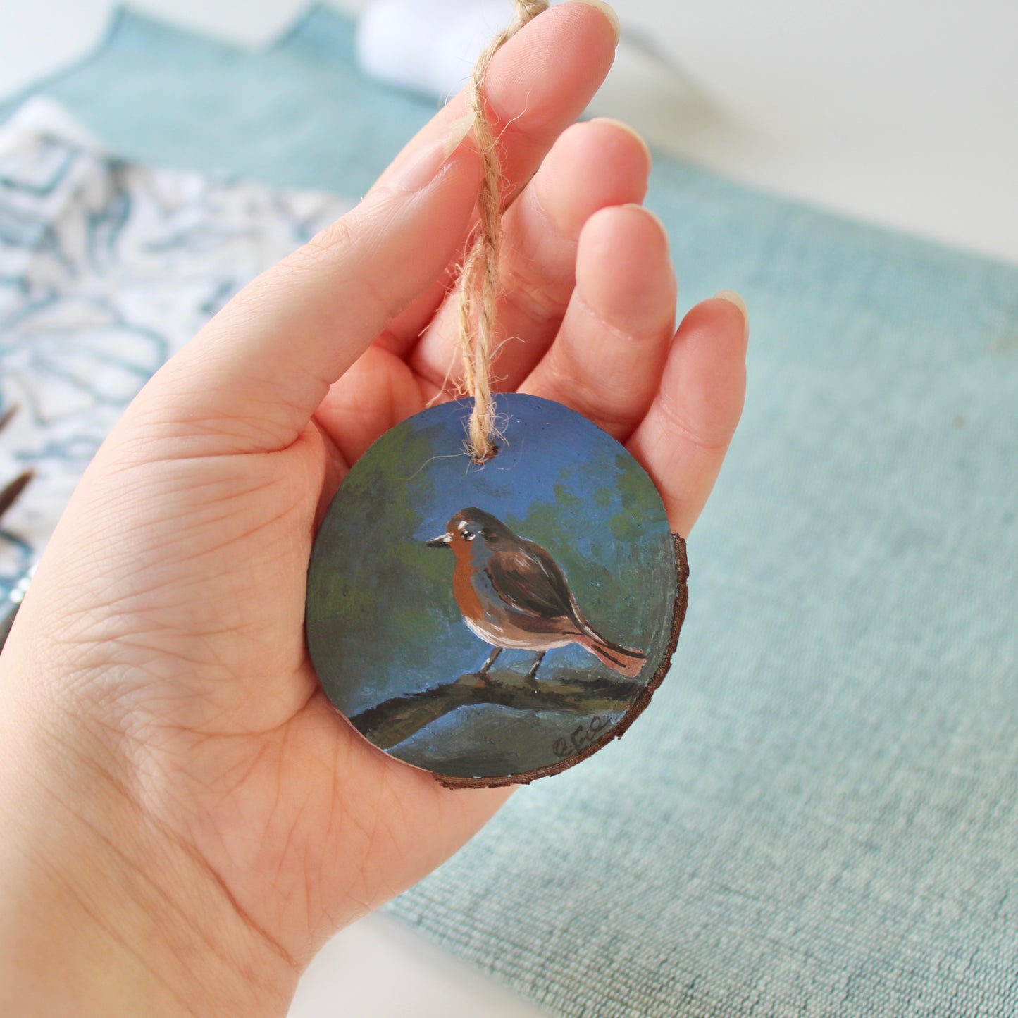 Charming Robin Christmas Ornament - Hand-Painted on Wood Slice.