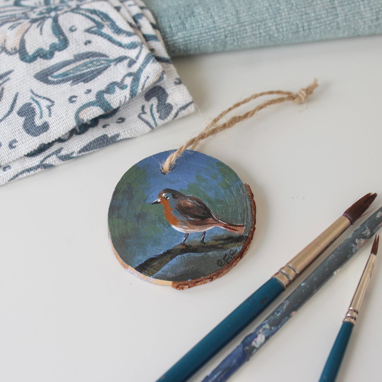 Charming Robin Christmas Ornament - Hand-Painted on Wood Slice.