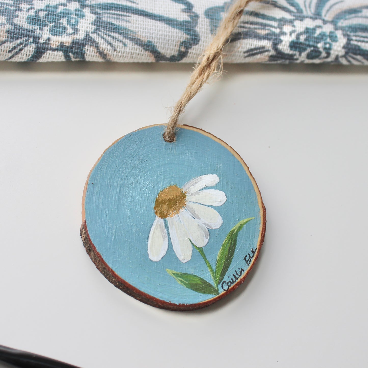 Rustic Daisy Painting on Wood Slice with Twine, Hand-Painted Original Art, Small Welsh Gift.