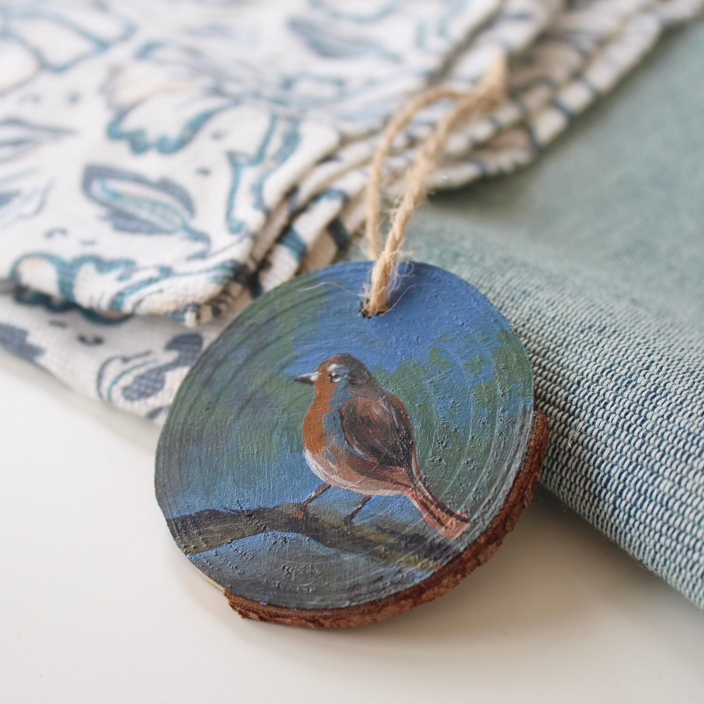 Charming Robin Christmas Ornament - Hand-Painted on Wood Slice.