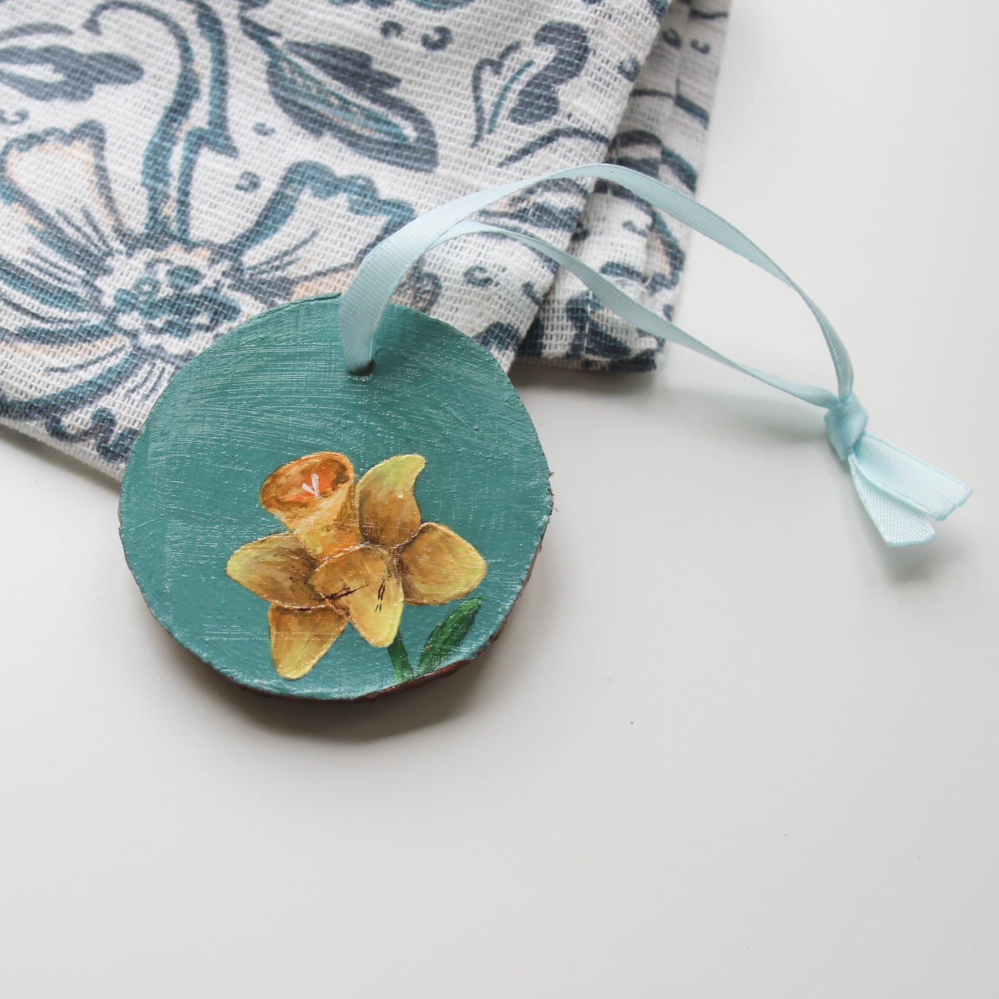 Welsh Daffodil Painting on Wood Slice with Ribbon, Handmade Original Art, Perfect Welsh Gift. Yellow floral woodslice.