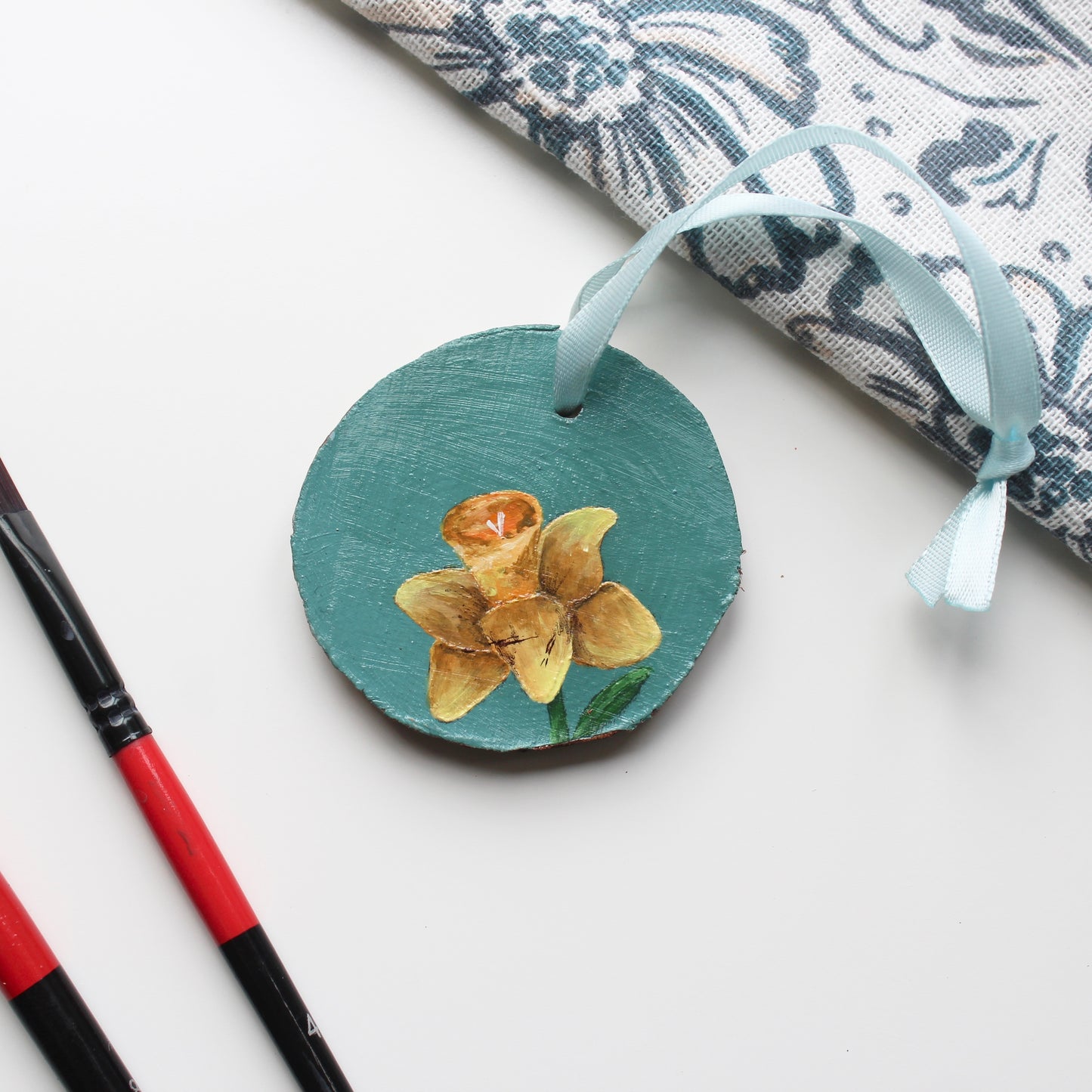 Welsh Daffodil Painting on Wood Slice with Ribbon, Handmade Original Art, Perfect Welsh Gift. Yellow floral woodslice.