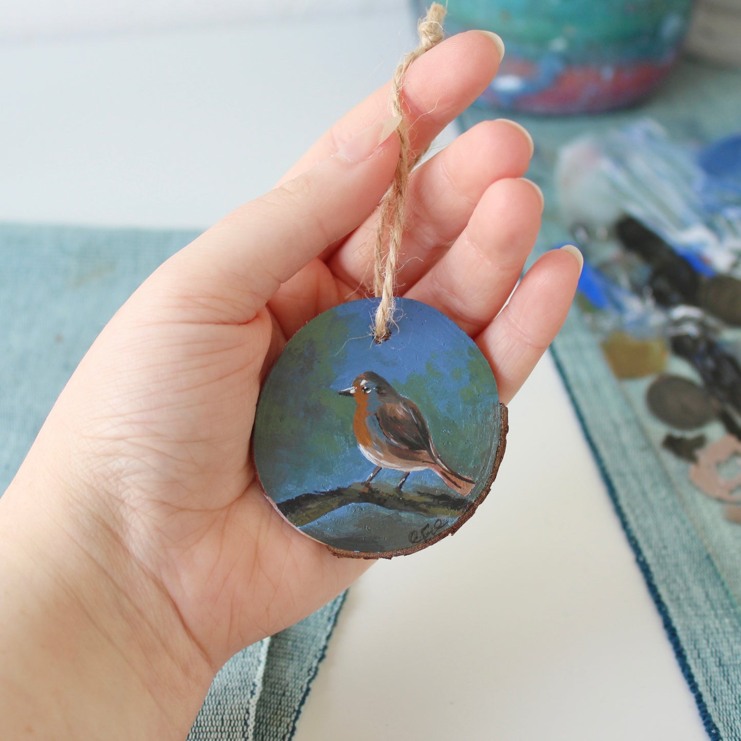 Charming Robin Christmas Ornament - Hand-Painted on Wood Slice.