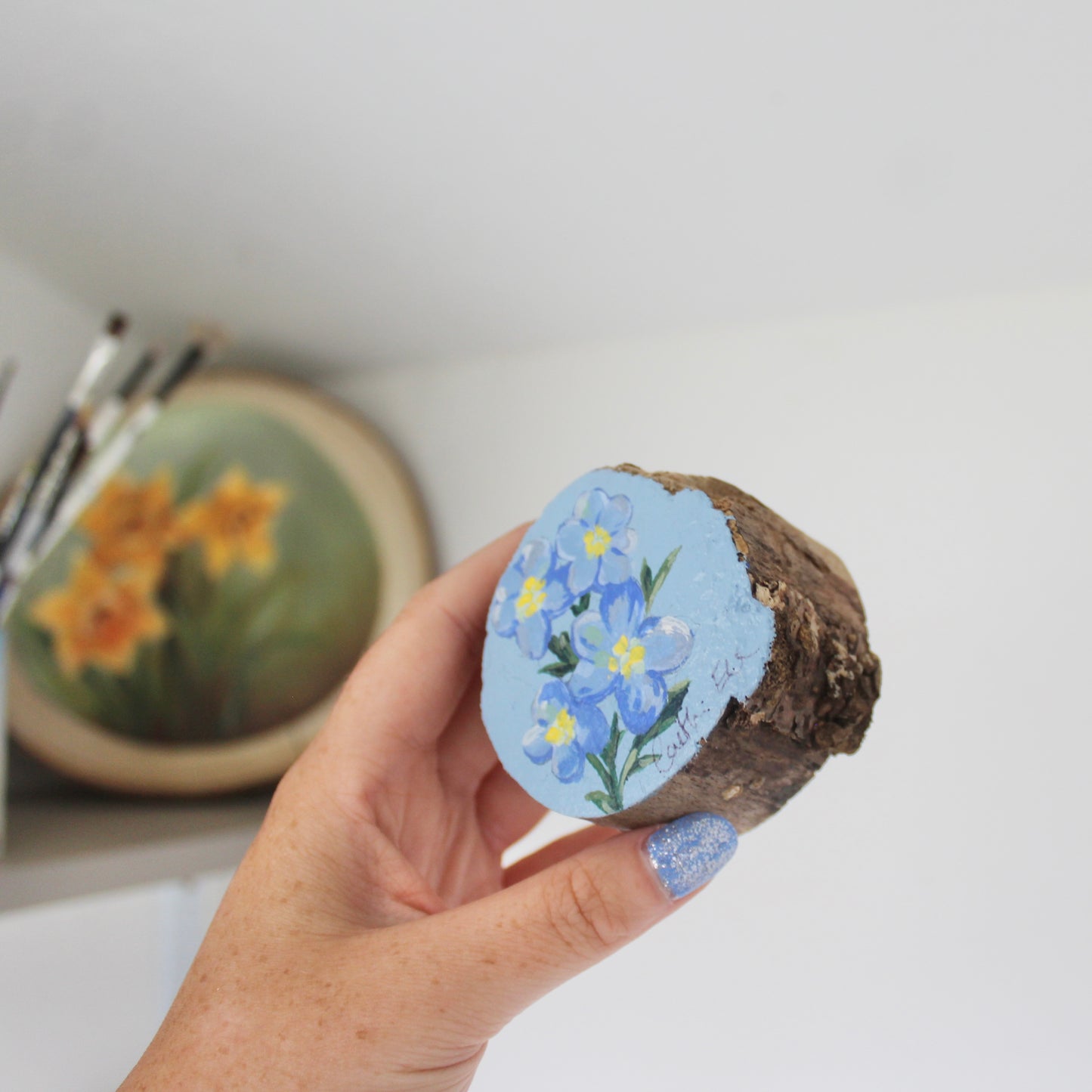 Forget-Me-Not Flower Painting on Standing Wood Slice. Original Hand-Painted Art, Unique Shelf or Desk Decor