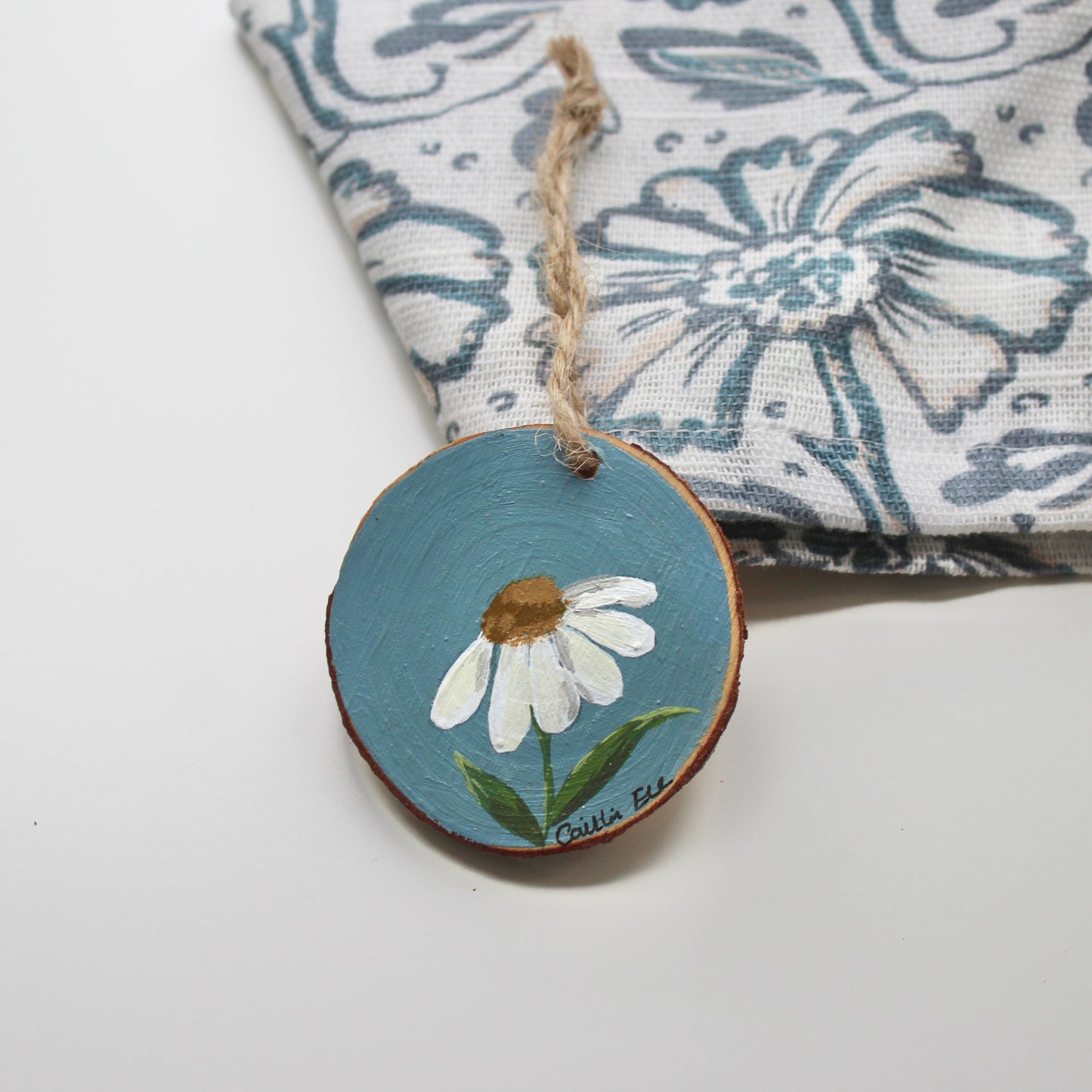 Rustic Daisy Painting on Wood Slice with Twine, Hand-Painted Original Art, Small Welsh Gift.